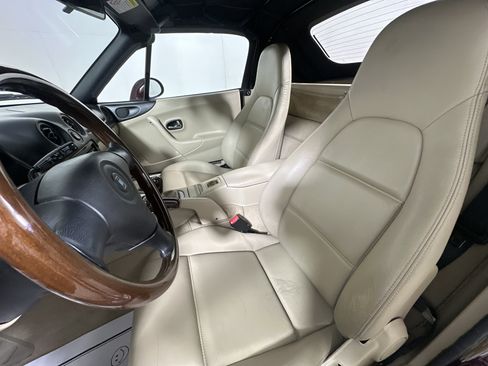 Used 2000 MAZDA MX-5 Miata image 9