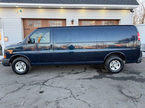 Used 2011 Chevrolet Express 2500 Extended image 6