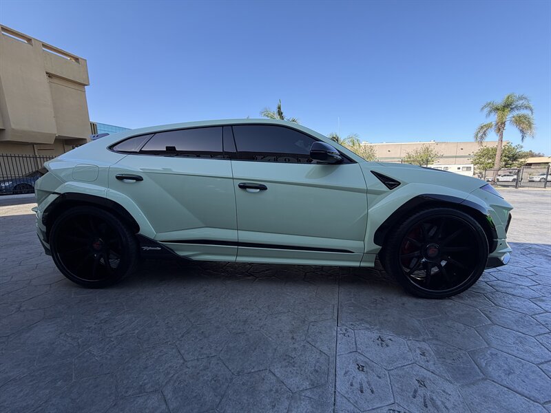 Used 2024 Lamborghini Urus Performante AWD/4WD image 5