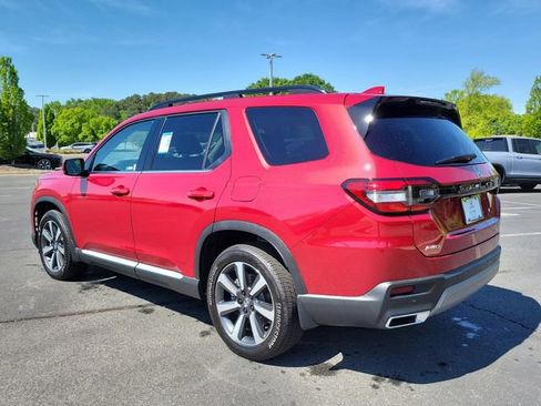 Certified 2025 Honda Pilot Touring image 6