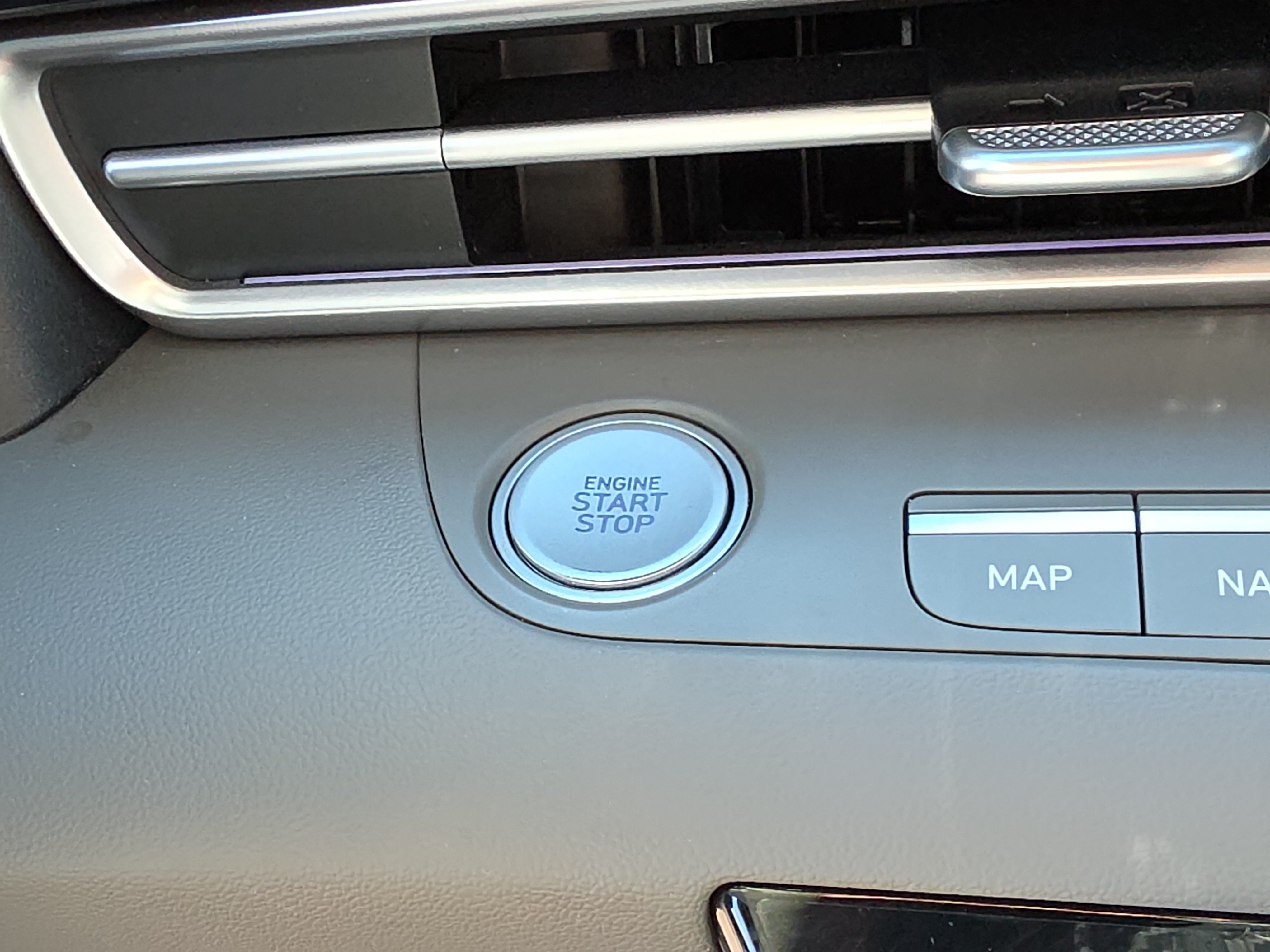 Used 2024 Hyundai Elantra SEL FWD image 25