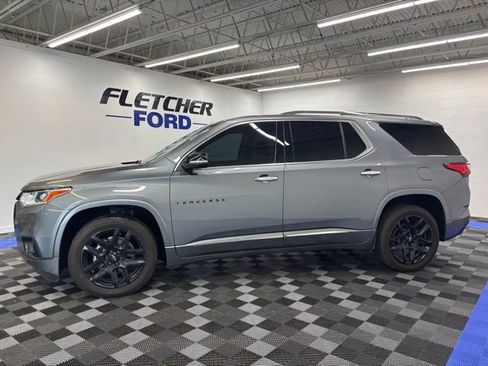 Used 2021 Chevrolet Traverse Premier w/ LPO, Blackout Package image 3