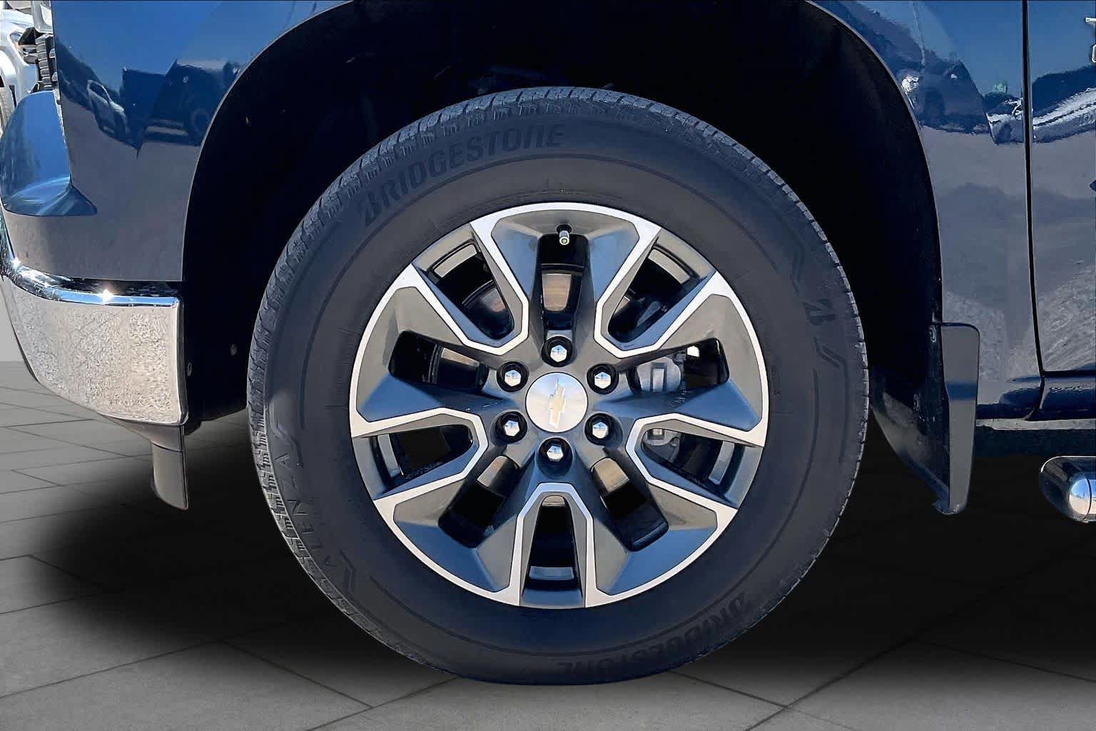Used 2022 Chevrolet Silverado 1500 LT w/ Texas Edition Plus RWD image 11