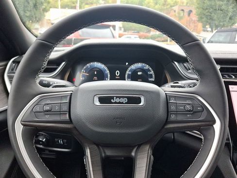 New 2025 Jeep Grand Cherokee Limited w/ Trailer Tow Package image 18