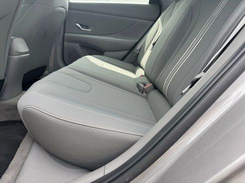 Used 2023 Hyundai Elantra SEL w/ Convenience Package image 16