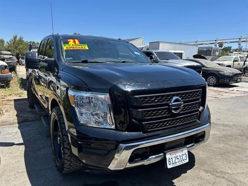 Used 2021 Nissan Titan SV w/ SV Convenience Package RWD image 3
