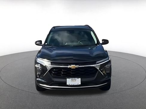 Used 2025 Chevrolet Trax LT image 4