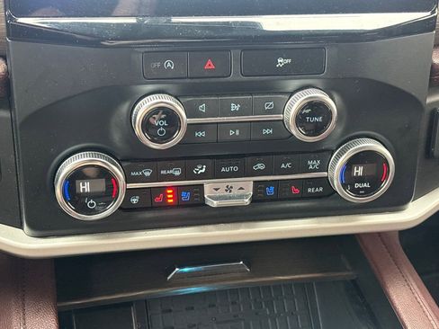 Used 2023 Ford Expedition Limited image 12