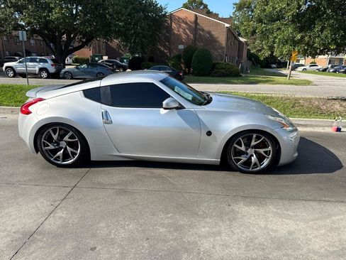 Used 2014 Nissan 370Z Coupe w/ Sport Package RWD image 3