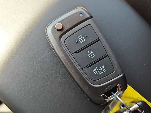 Certified 2025 Hyundai Venue SE image 33