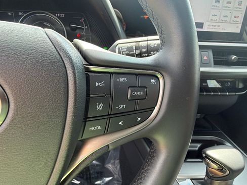 Used 2024 Lexus UX 250h F Sport image 28