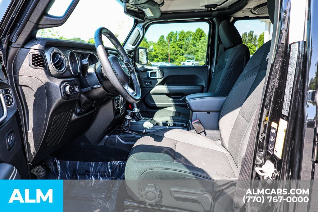 Used 2023 Jeep Wrangler Unlimited Sahara w/ Cold Weather Group AWD/4WD image 17
