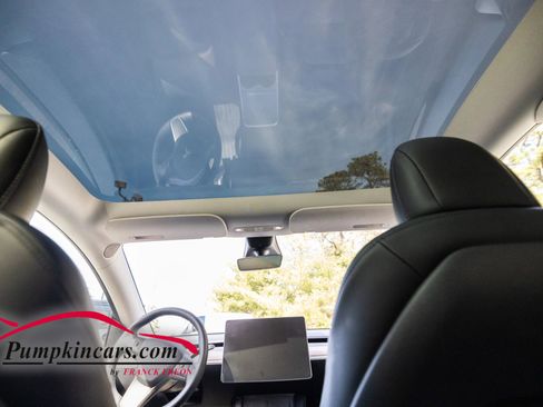 Used 2022 Tesla Model Y Long Range image 29