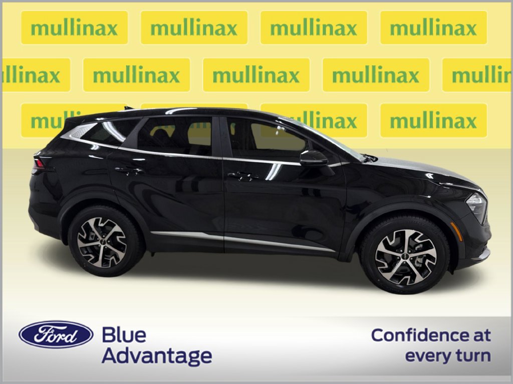 Used 2023 Kia Sportage EX FWD image 2