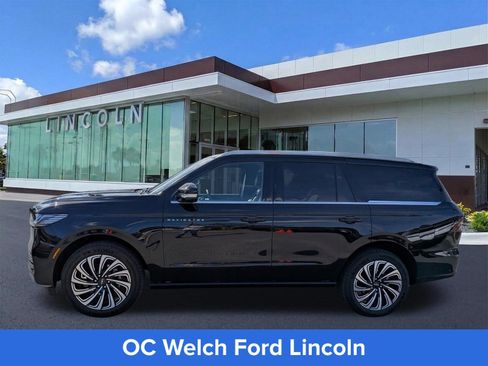 Certified 2025 Lincoln Navigator Black Label AWD/4WD image 8