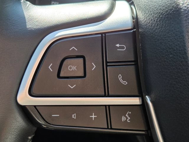 Used 2024 Toyota Highlander XLE FWD image 21