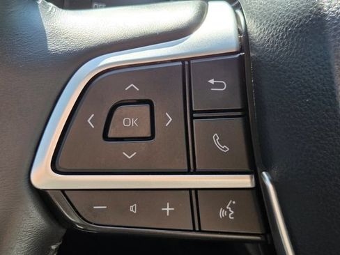 Used 2024 Toyota Highlander XLE FWD image 21