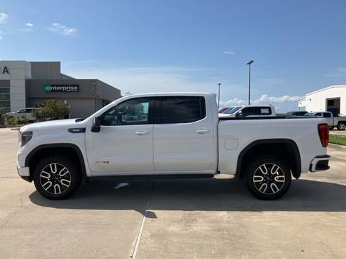 Used 2023 GMC Sierra 1500 AT4 w/ AT4 Premium Package AWD/4WD image 4