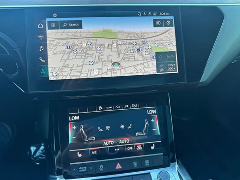 Used 2022 Audi e-tron Premium AWD/4WD image 37
