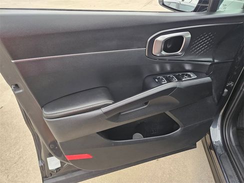 Used 2024 Kia Sorento S image 14