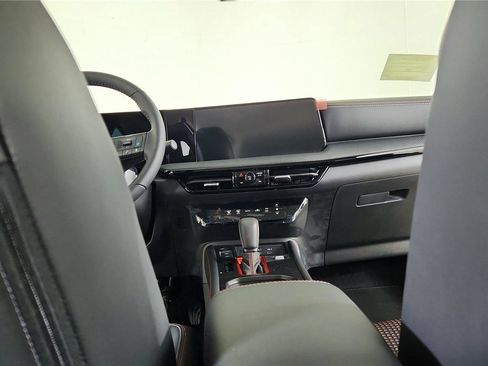 New 2026 Nissan Kicks SR w/ Illumination Package image 19