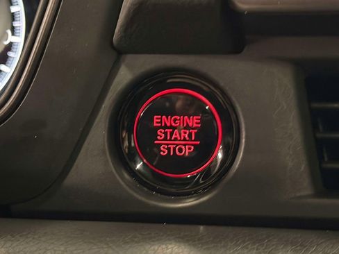Used 2025 Honda Pilot TrailSport image 38