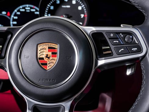 Certified 2023 Porsche Cayenne Platinum Edition image 19