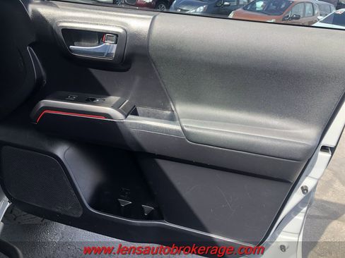 Used 2019 Toyota Tacoma TRD Off-Road image 22