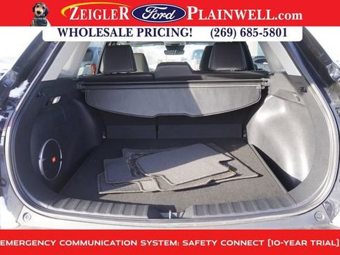 Used 2023 Toyota Corolla Cross XLE w/ Convenience Package image 5