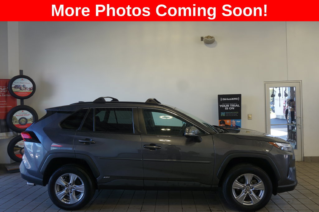 Used 2022 Toyota RAV4 XLE w/ Convenience Package AWD/4WD image 2
