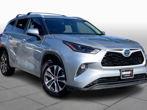Used 2023 Toyota Highlander XLE image 2