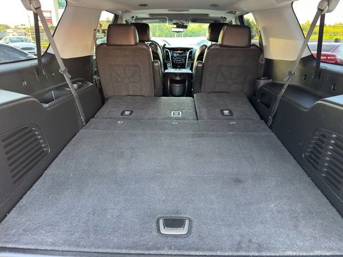Used 2019 Cadillac Escalade ESV Luxury image 40
