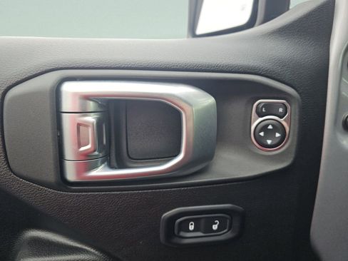 Used 2024 Jeep Wrangler Unlimited image 30