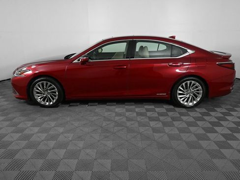 Used 2020 Lexus ES 300h w/ Accessory Package FWD image 3