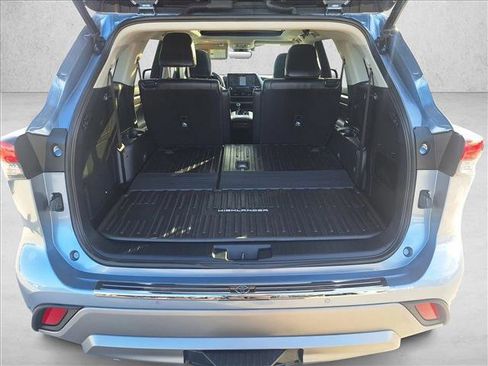 Certified 2022 Toyota Highlander Platinum image 17