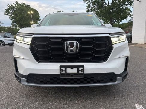 Used 2024 Honda Pilot Touring image 2