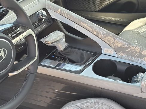 New 2026 Hyundai Elantra Limited FWD image 17