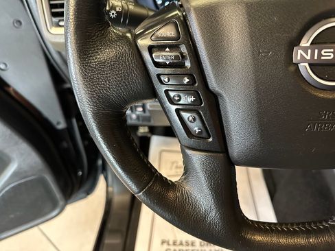 Used 2022 Nissan Frontier SV AWD/4WD image 11