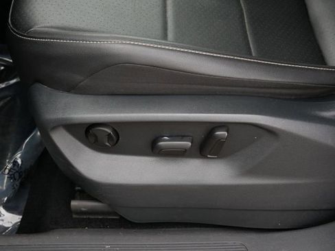 Used 2021 Volkswagen Tiguan SE image 16