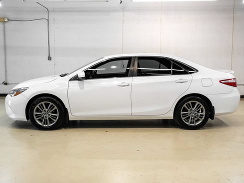 Used 2015 Toyota Camry SE FWD image 11