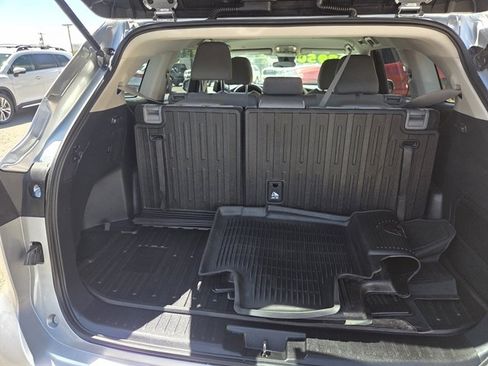 Used 2021 Toyota Highlander L AWD/4WD image 13