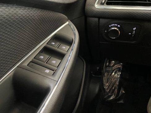 Used 2017 Chevrolet Cruze LT w/ Convenience Package image 40