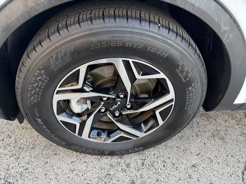 Used 2025 Kia Sportage LX image 25