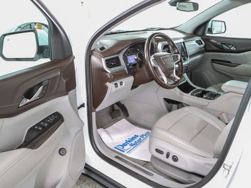 Used 2023 GMC Acadia SLT AWD/4WD image 3