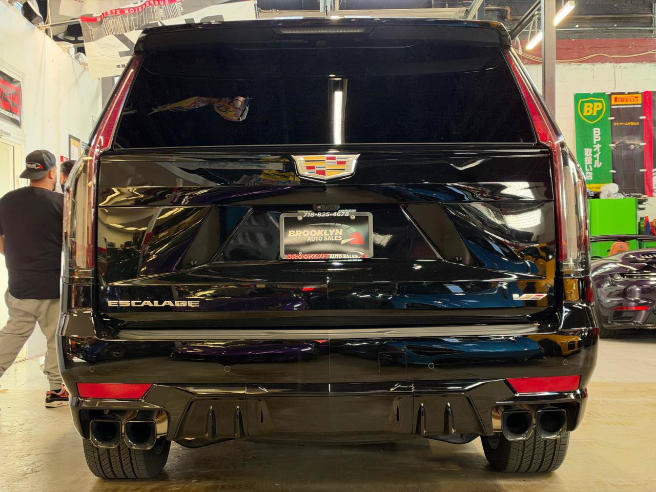 Used 2023 Cadillac Escalade V AWD/4WD image 8