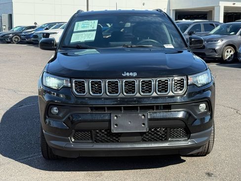 Used 2024 Jeep Compass Latitude AWD/4WD image 5