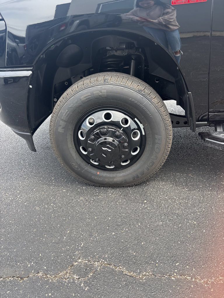 New 2026 RAM 3500 Big Horn AWD/4WD image 36