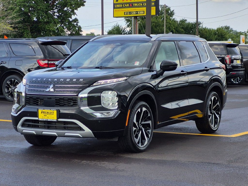Used 2024 Mitsubishi Outlander SEL AWD/4WD image 3