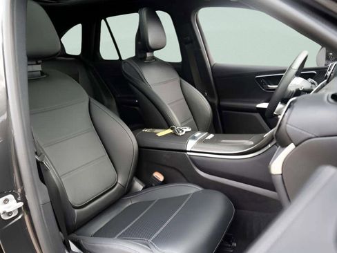 Used 2024 Mercedes-Benz GLC 300 4MATIC image 30