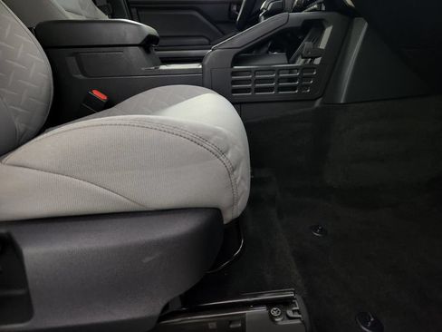 Used 2024 Toyota Tacoma SR5 AWD/4WD image 16